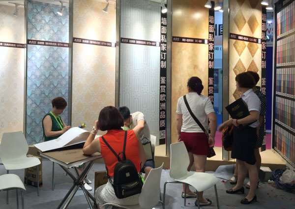 蒙太奇上海展會(huì)：現(xiàn)場訪客爆滿 加盟非?；鸨?></a> </div>
                        <div   id=